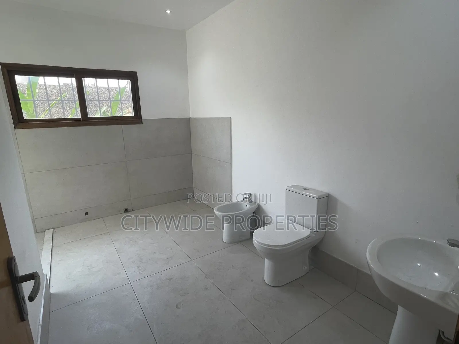 4bdrm House in Dzorwulu for sale