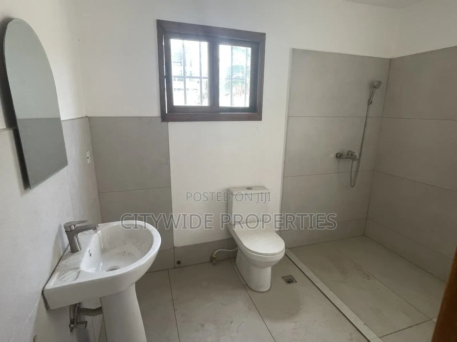 4bdrm House in Dzorwulu for sale