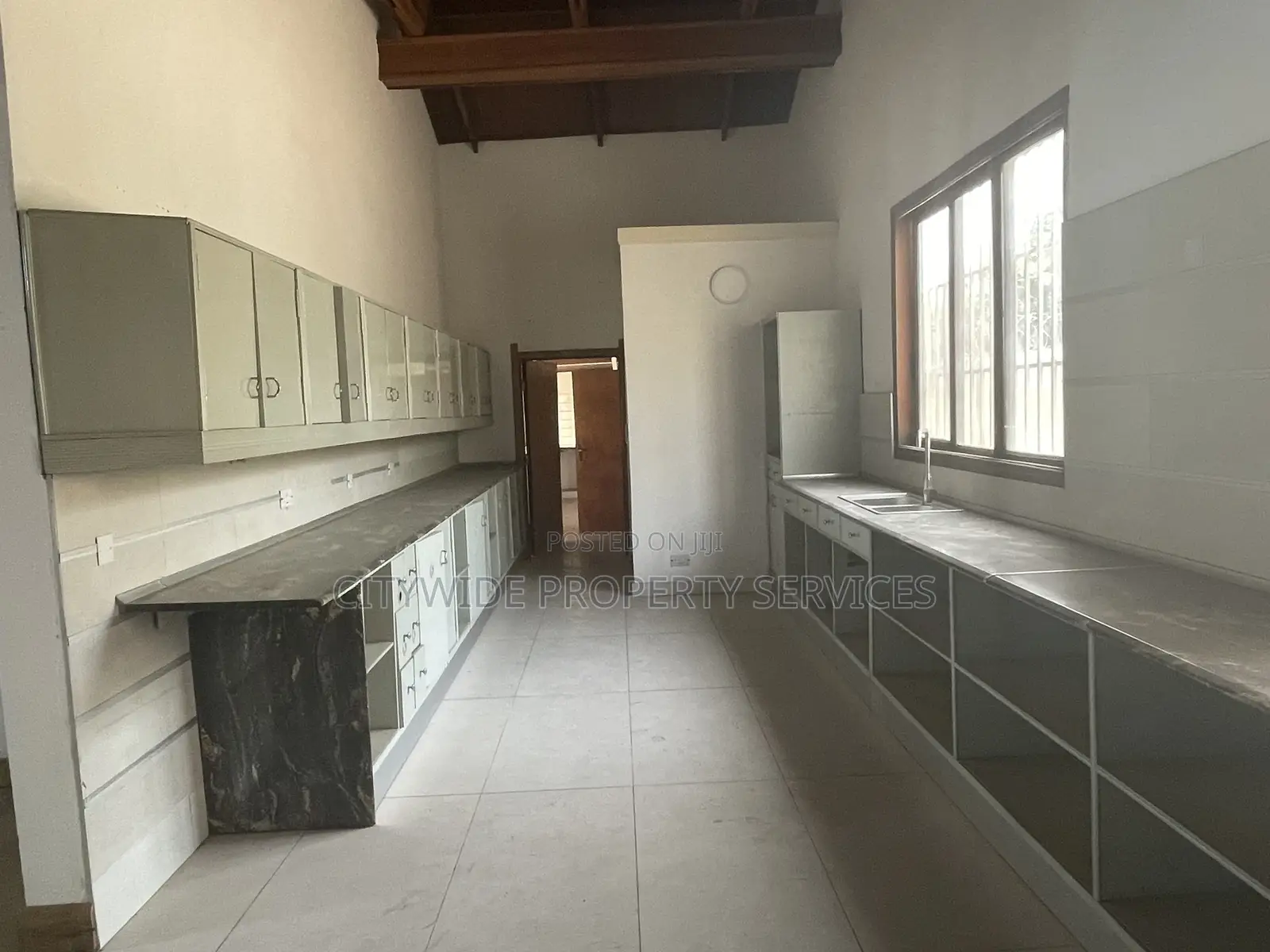 4bdrm House in Dzorwulu for sale