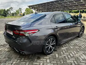 Toyota Camry SE (2.5L 4cyl 8A) 2019 Brown