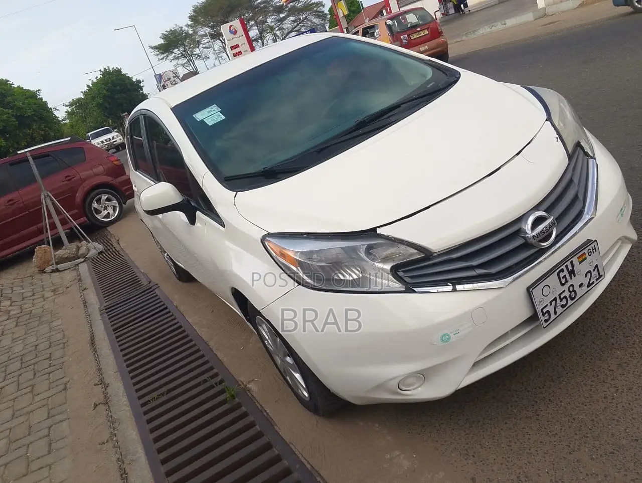 Nissan Versa 1.6 SV 4dr Sedan (1.6L 4cyl CVT) 2014 White