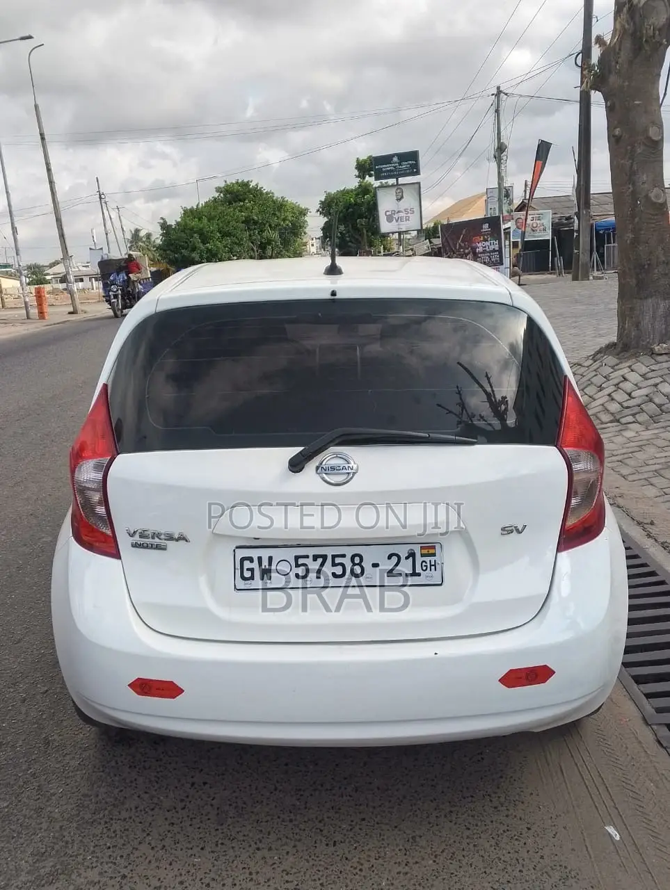 Nissan Versa 1.6 SV 4dr Sedan (1.6L 4cyl CVT) 2014 White