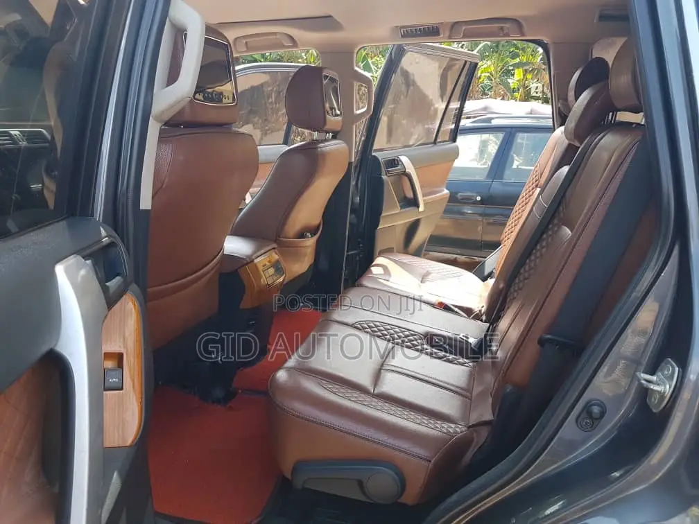 Toyota Land Cruiser Prado 2016 Gray