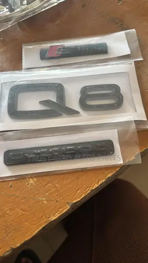 Audi Q8 Logo