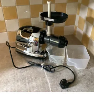 Omega Masticating Juicer and Nutrition Centre Slow Juice 8006