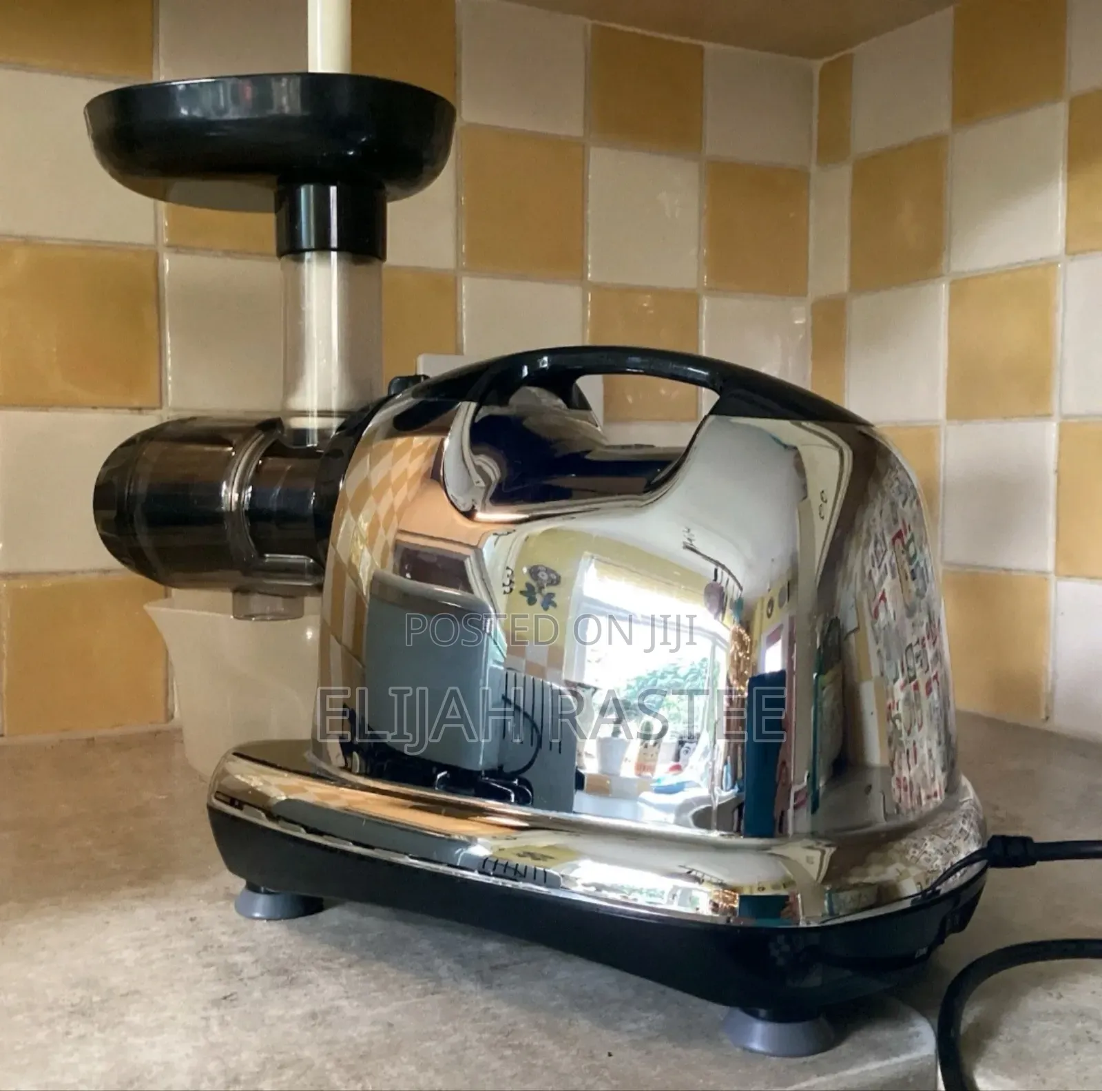 Omega Masticating Juicer and Nutrition Centre Slow Juice 8006
