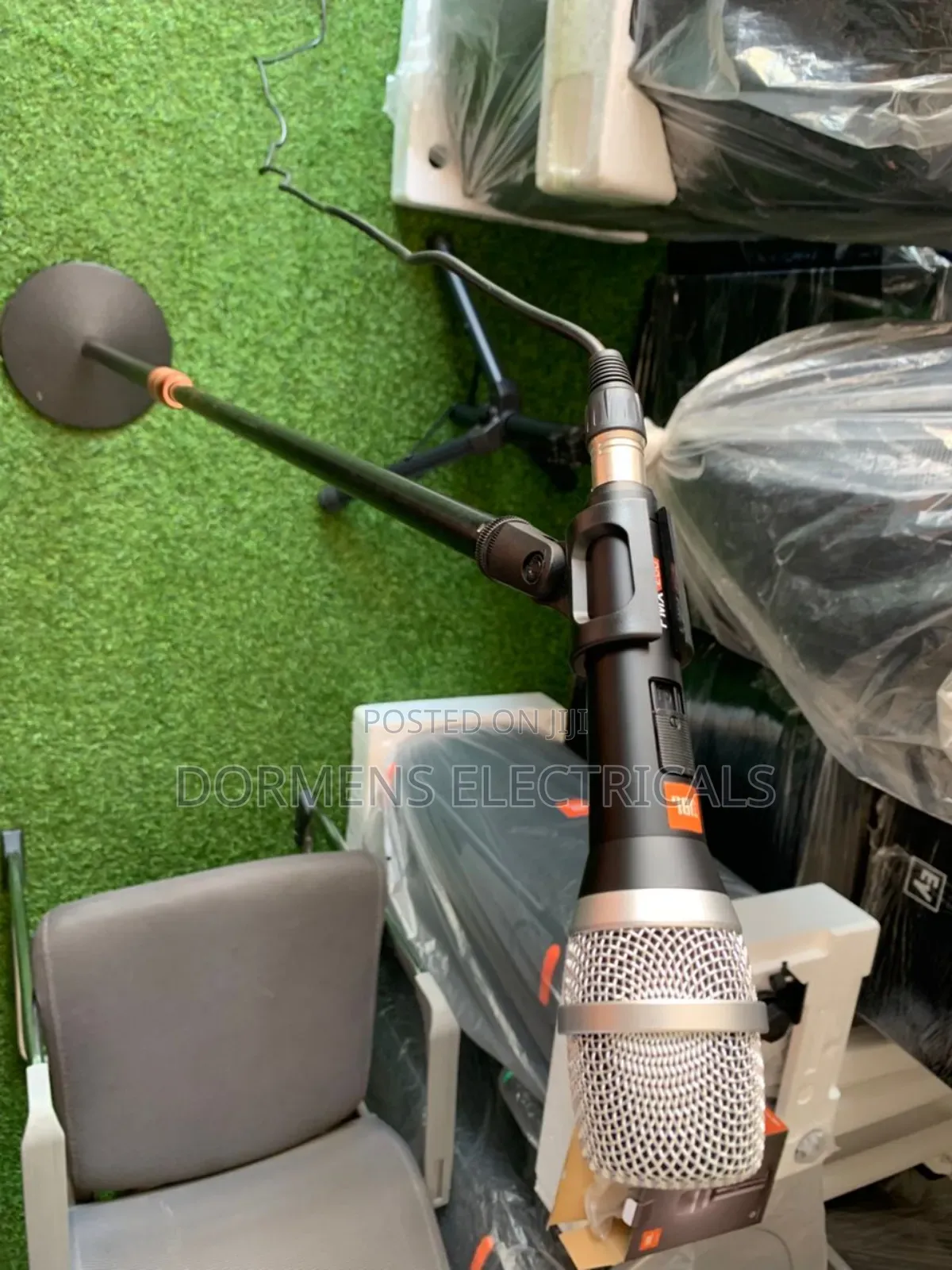 JBL Pmx200 Wired Microphone With Stand