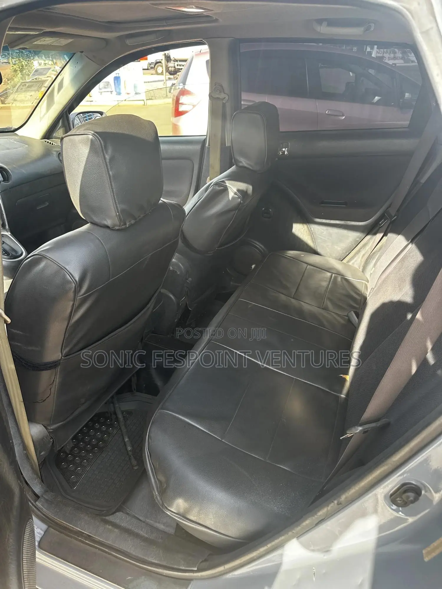 Toyota Matrix Hatchback FWD (1.8L 4cyl 5M) 2007 Gray
