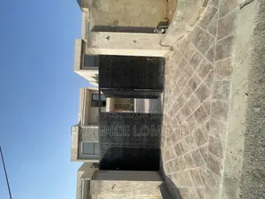 5bdrm House in Accra Metropolitan for sale
