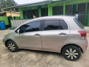 Toyota Vitz 1.0 FWD 5dr 2010