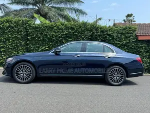 Mercedes-Benz E300 2018 Blue
