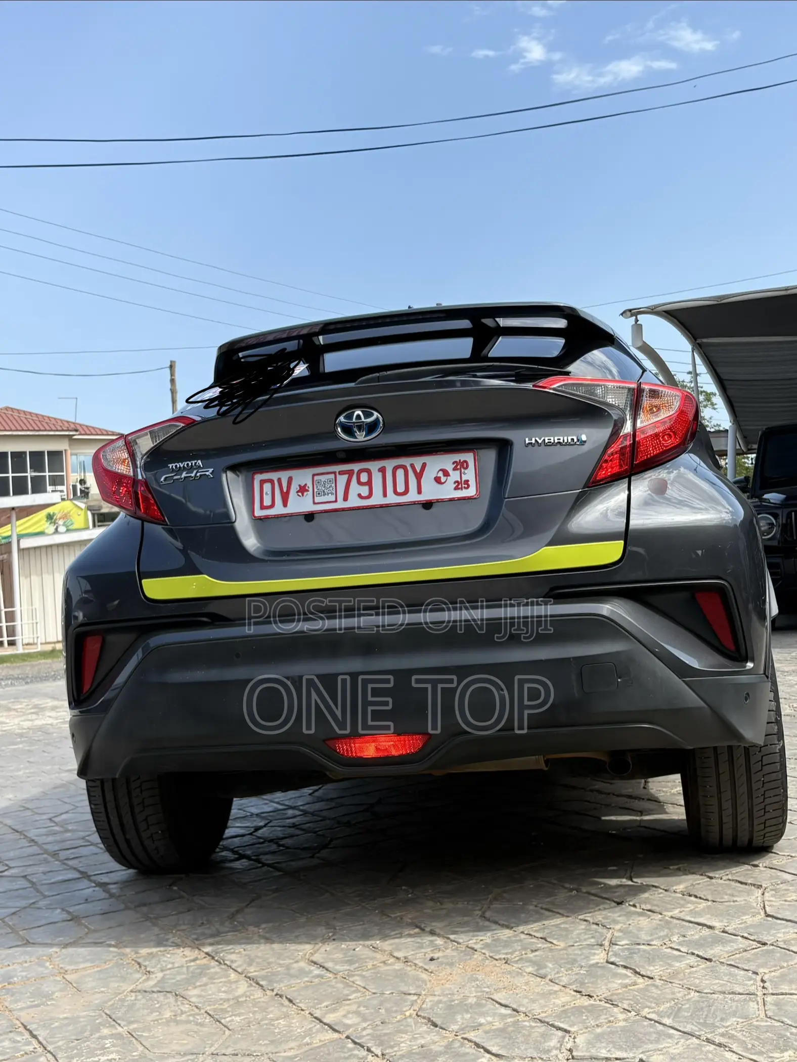 Toyota C-HR XLE FWD Sport Utility (2.0L 4cyl 2AM) 2018 Gray