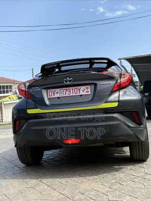 Toyota C-HR XLE FWD Sport Utility (2.0L 4cyl 2AM) 2018 Gray