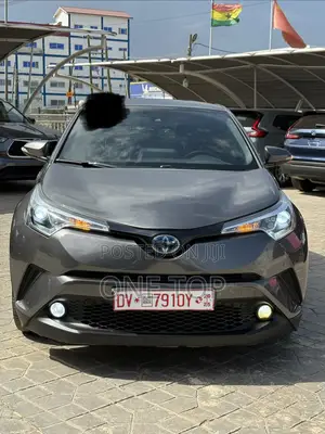Toyota C-HR XLE FWD Sport Utility (2.0L 4cyl 2AM) 2018 Gray