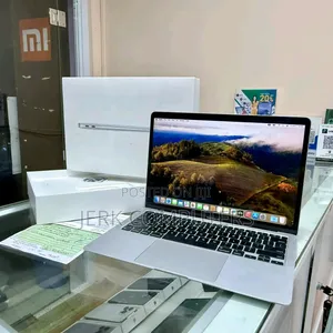 New Laptop Apple MacBook Pro 16GB Intel Core i5 SSD 512GB