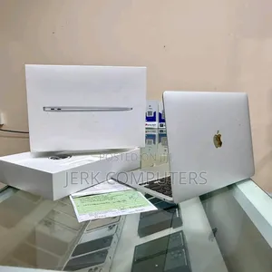 New Laptop Apple MacBook Pro 16GB Intel Core i5 SSD 512GB