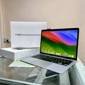 New Laptop Apple MacBook Pro 16GB Intel Core i5 SSD 512GB
