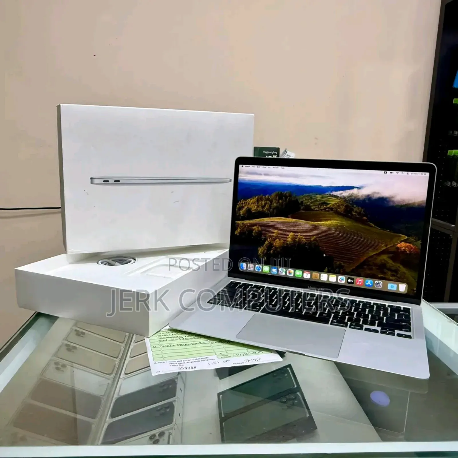 New Laptop Apple MacBook Pro 16GB Intel Core i5 SSD 512GB