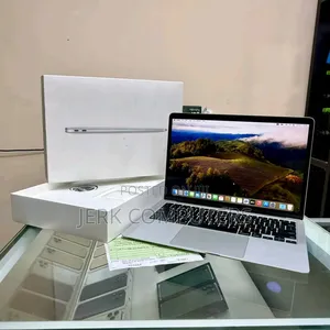 New Laptop Apple MacBook Pro 16GB Intel Core i5 SSD 512GB
