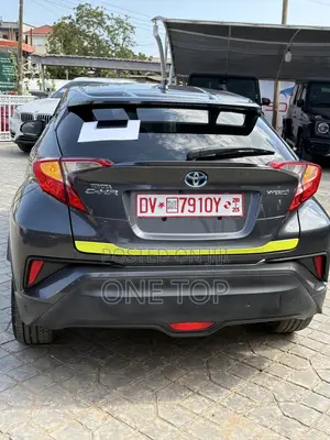 Toyota C-HR XLE FWD Sport Utility (2.0L 4cyl 2AM) 2018 Gray