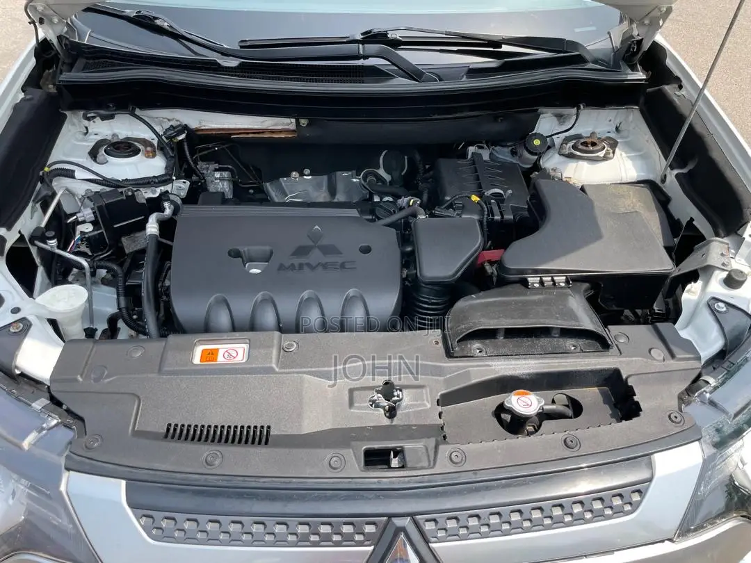 Mitsubishi Outlander SEL AWC 2019 White