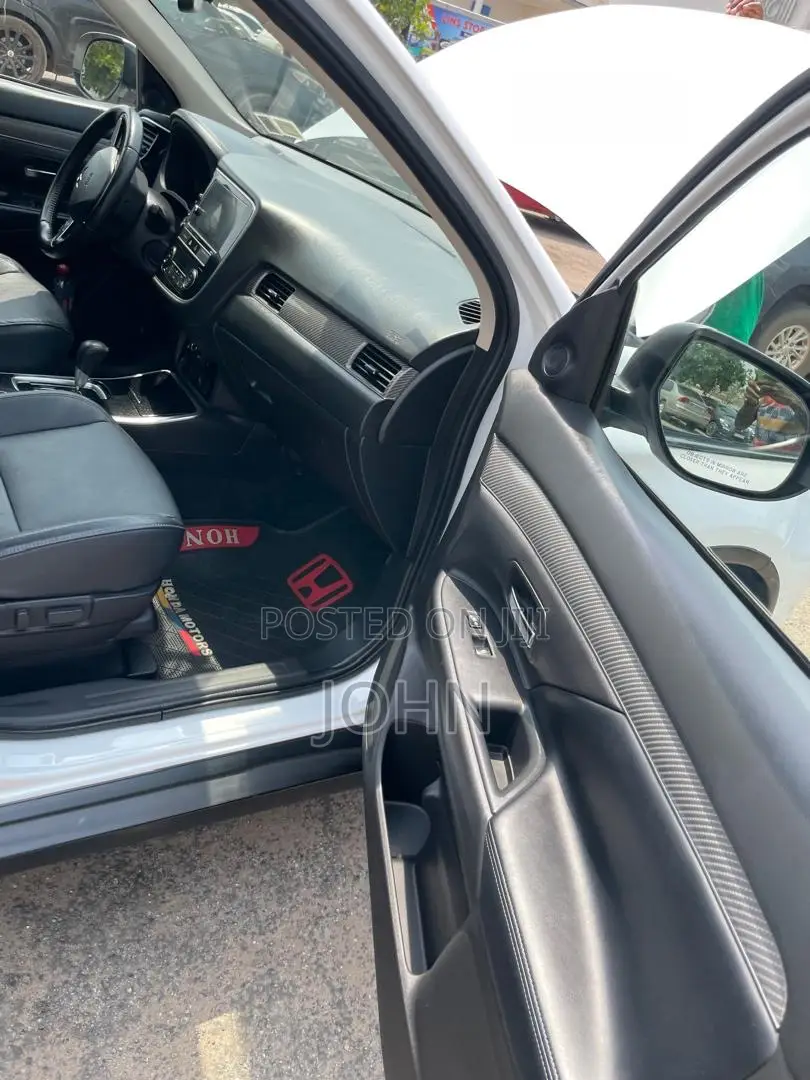 Mitsubishi Outlander SEL AWC 2019 White