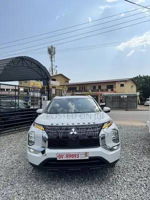 Mitsubishi Outlander SE 2023 White