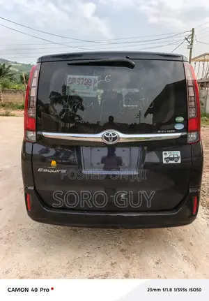 Toyota Esquire 2016 Black