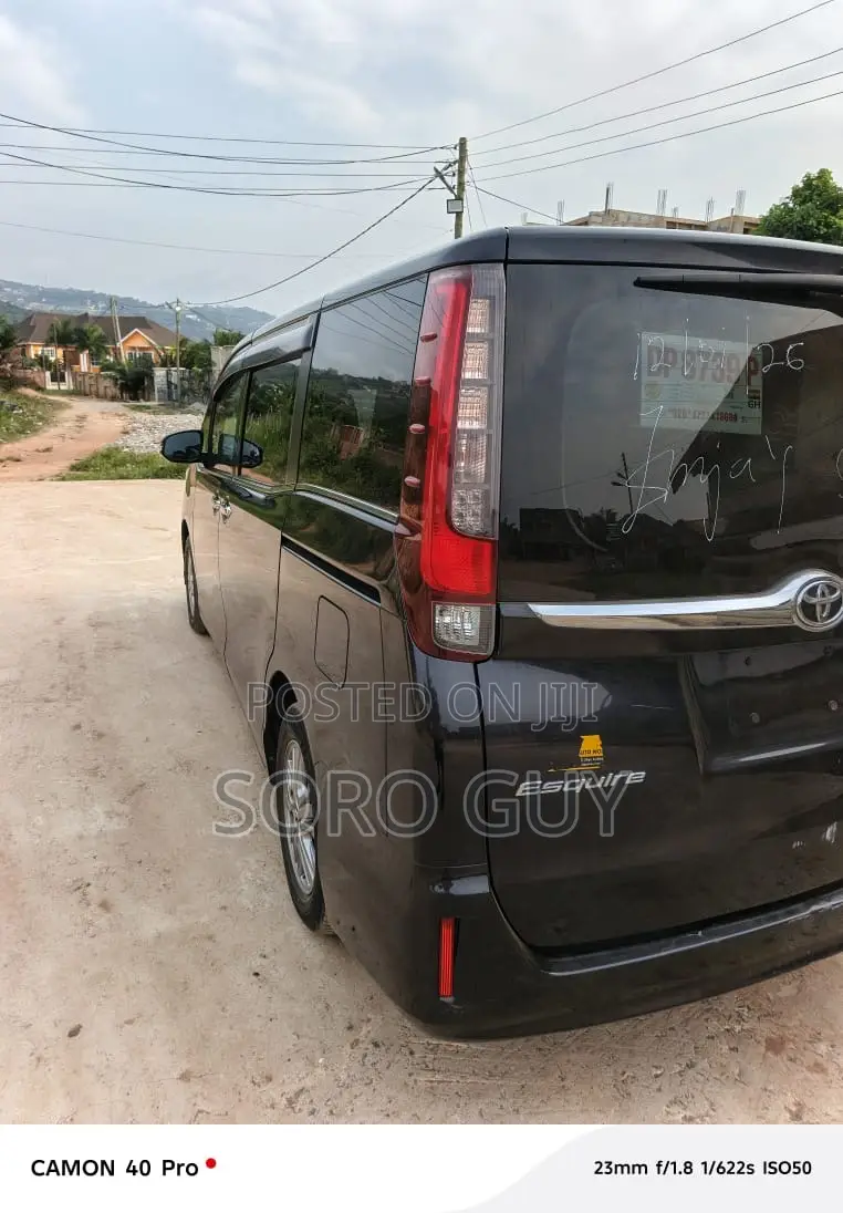 Toyota Esquire 2016 Black
