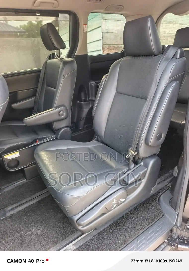 Toyota Esquire 2016 Black