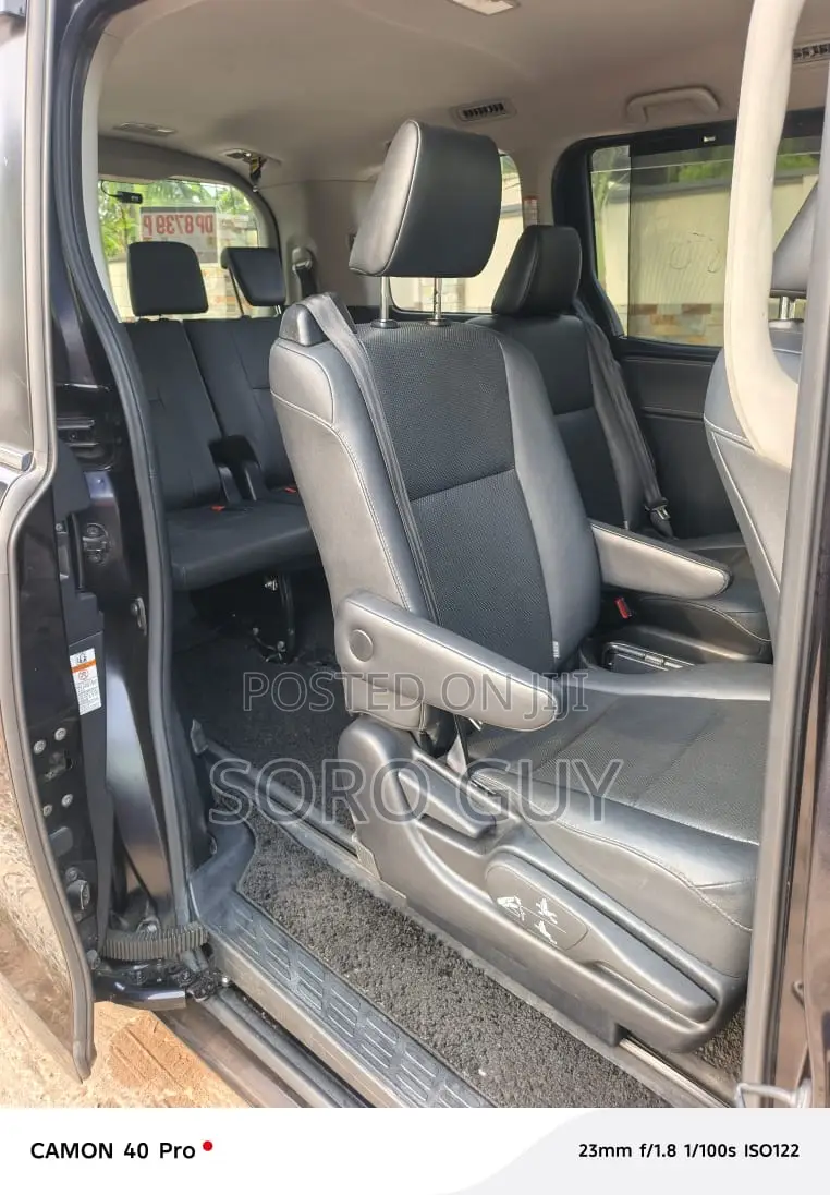 Toyota Esquire 2016 Black