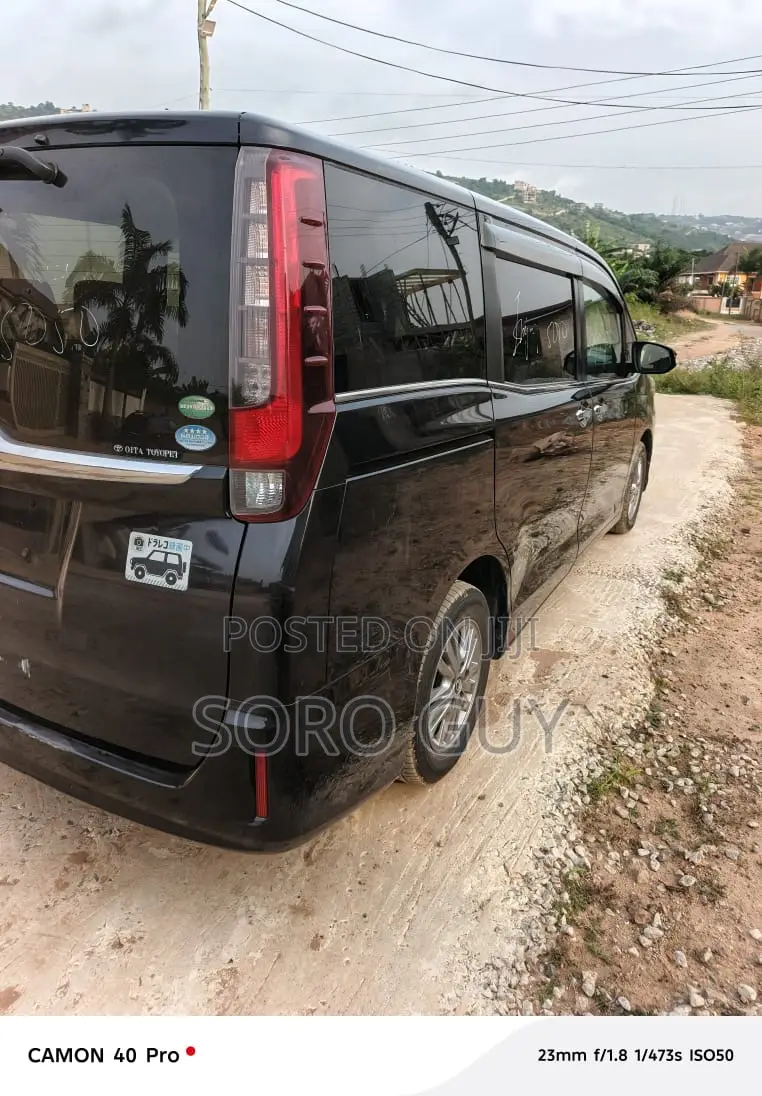 Toyota Esquire 2016 Black