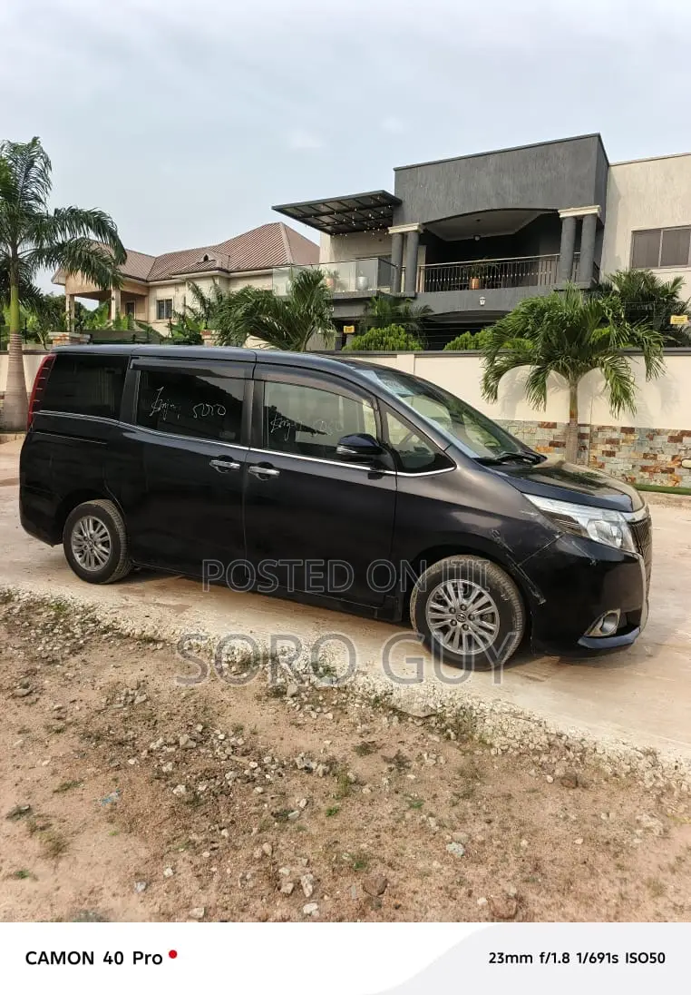 Toyota Esquire 2016 Black