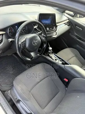 Toyota C-HR XLE FWD Sport Utility (2.0L 4cyl 2AM) 2018 Gray