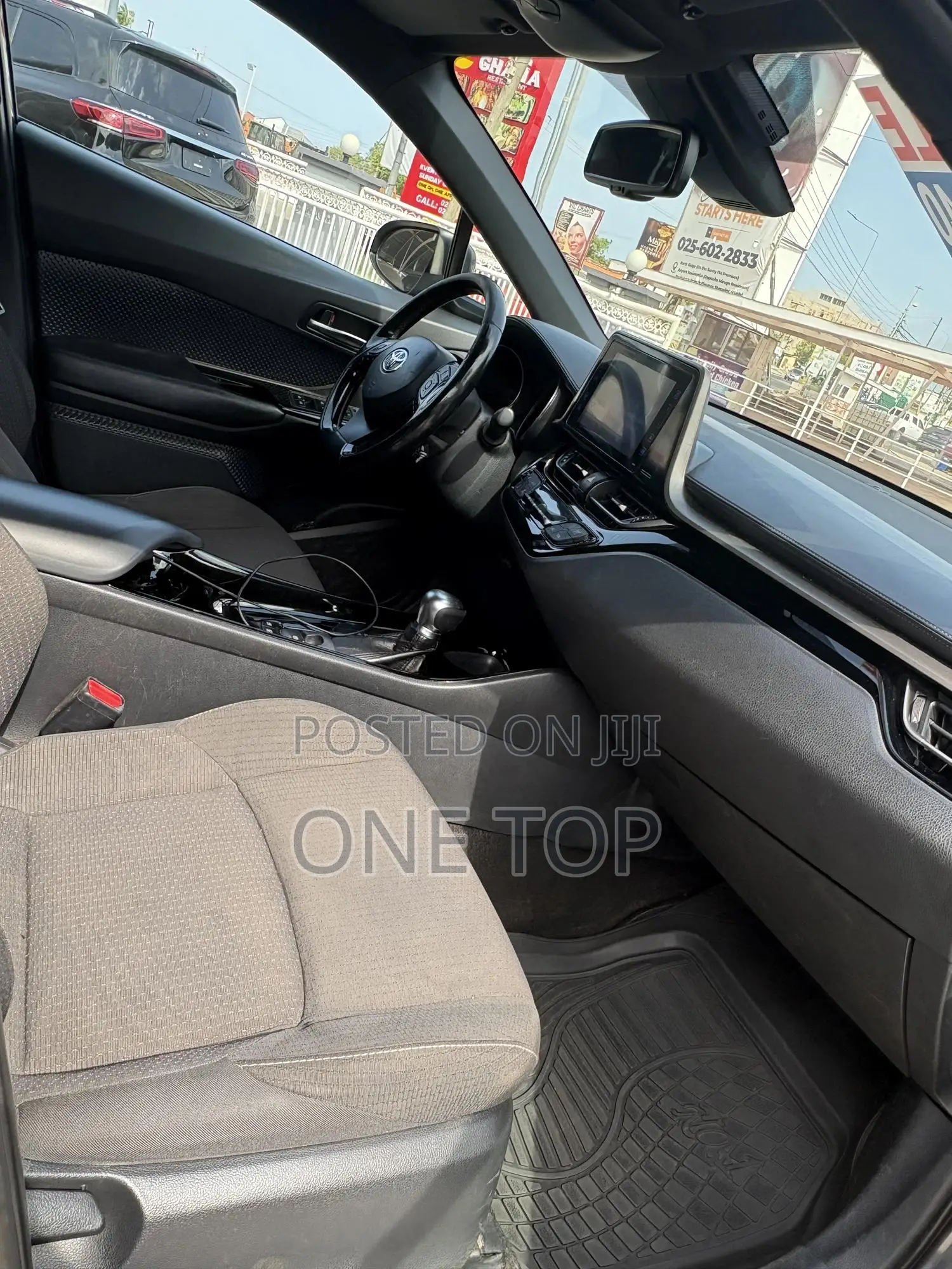 Toyota C-HR XLE FWD Sport Utility (2.0L 4cyl 2AM) 2018 Gray