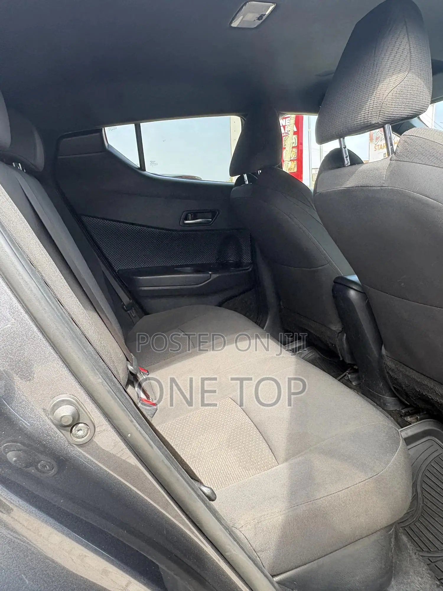 Toyota C-HR XLE FWD Sport Utility (2.0L 4cyl 2AM) 2018 Gray
