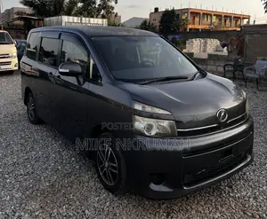 Toyota Voxy 2012 Gray