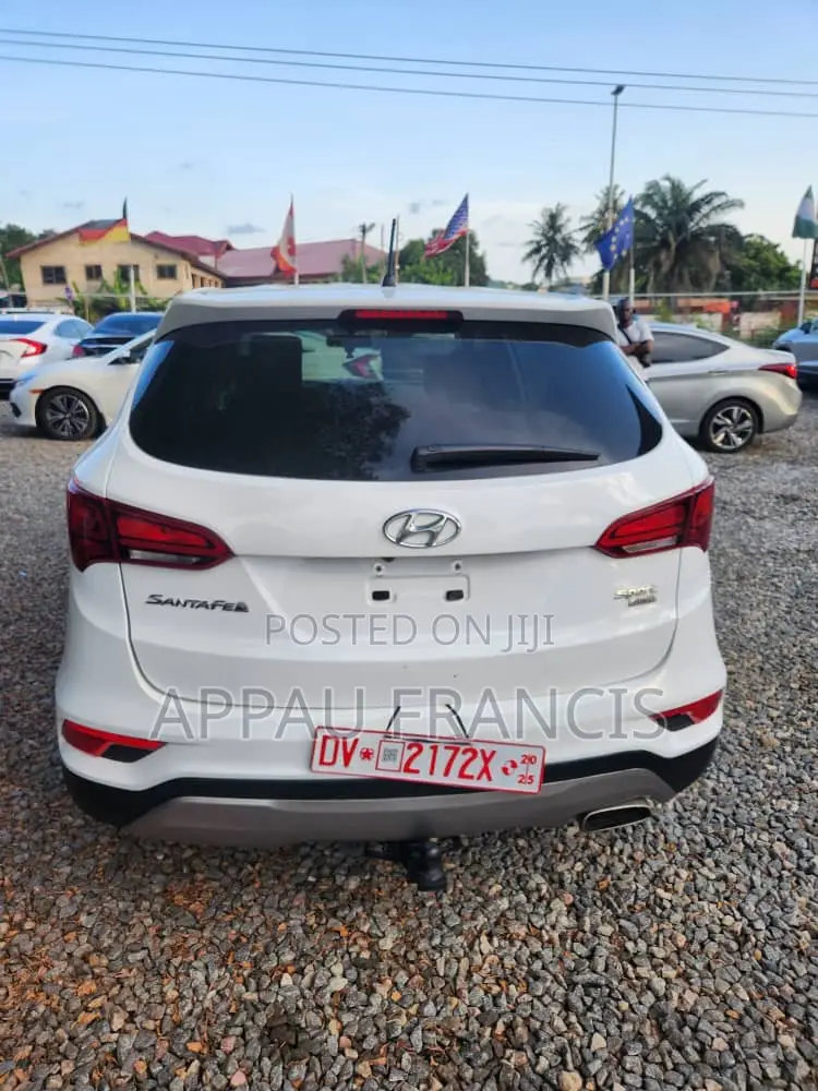 Hyundai Santa Fe 2018 White