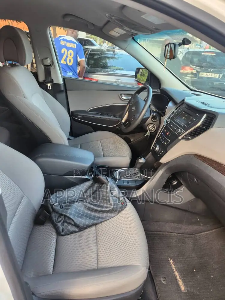 Hyundai Santa Fe 2018 White