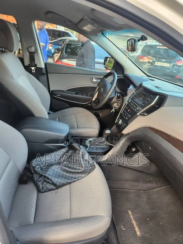 Hyundai Santa Fe 2018 White