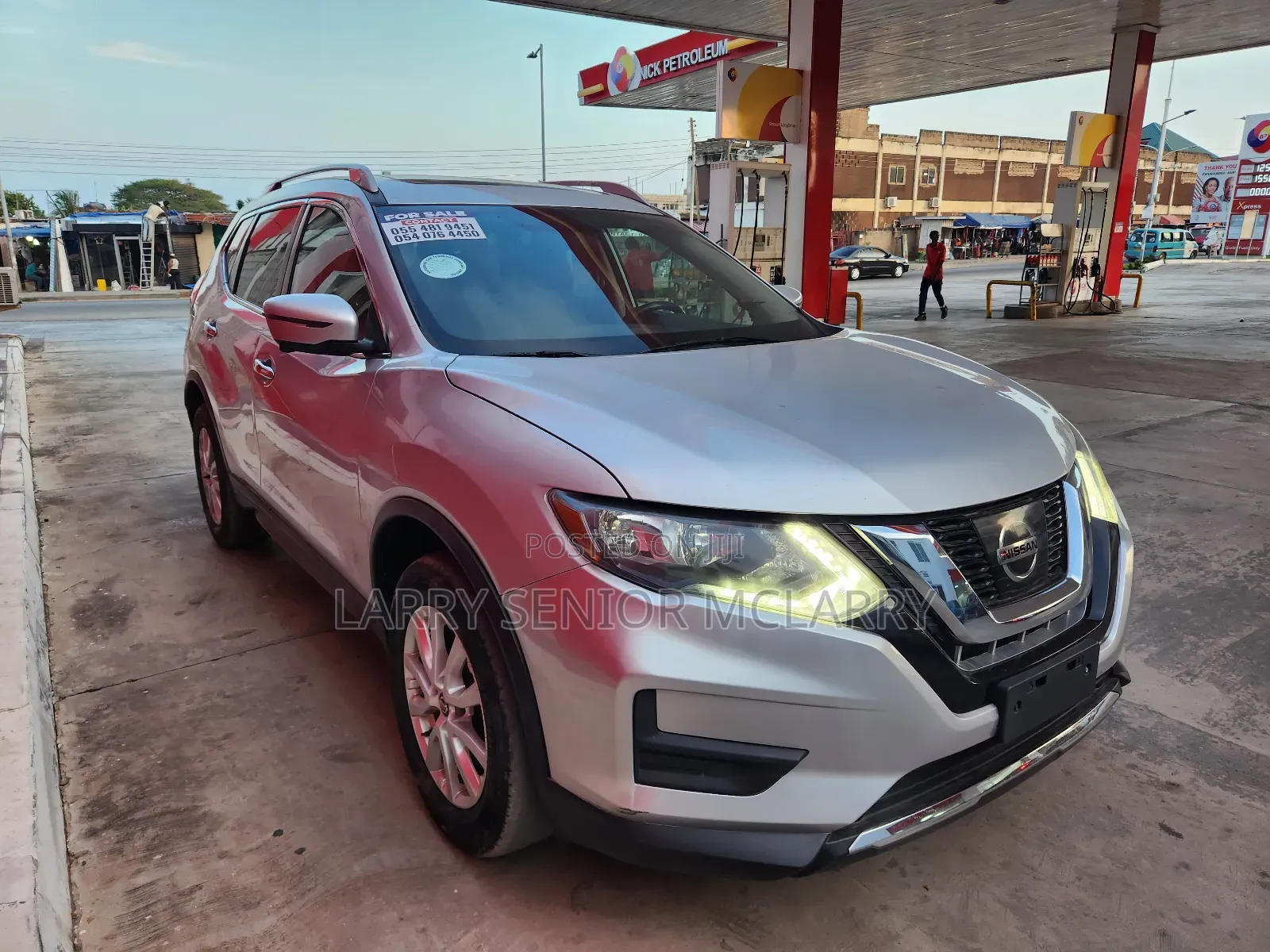 Nissan Rogue SV AWD 2017 Silver