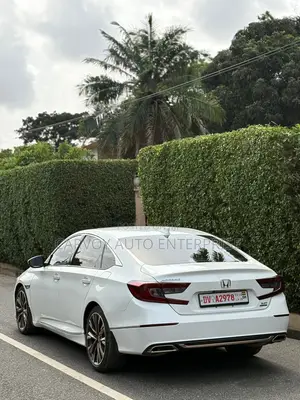 Honda Accord Sport (2.0L 4cyl Turbo 10A) 2019 White