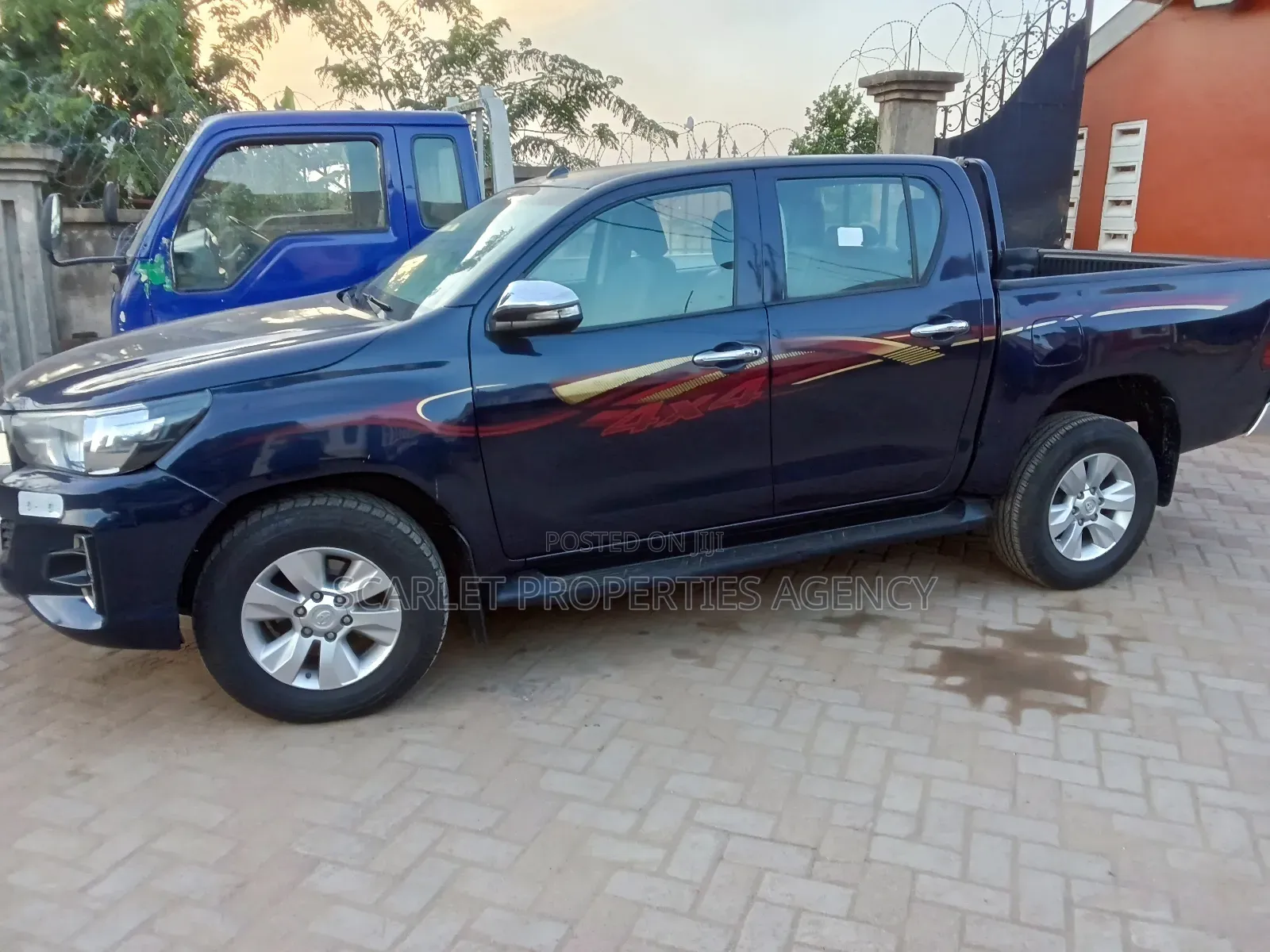 Toyota Hilux 2012 Blue