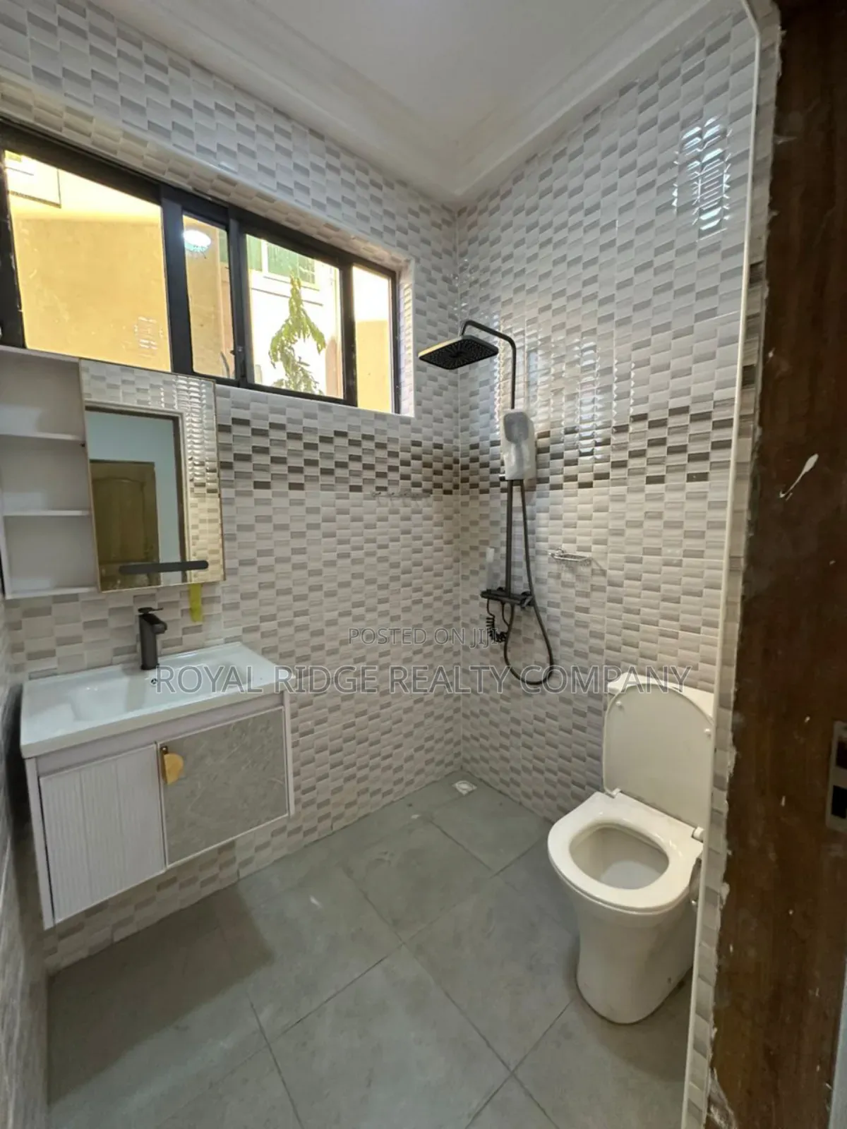 2bdrm Apartment in Burma Hills Close To, Accra Metropolitan for rent