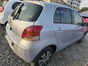Toyota Vitz 1.3 AWD 3dr 2010 Silver