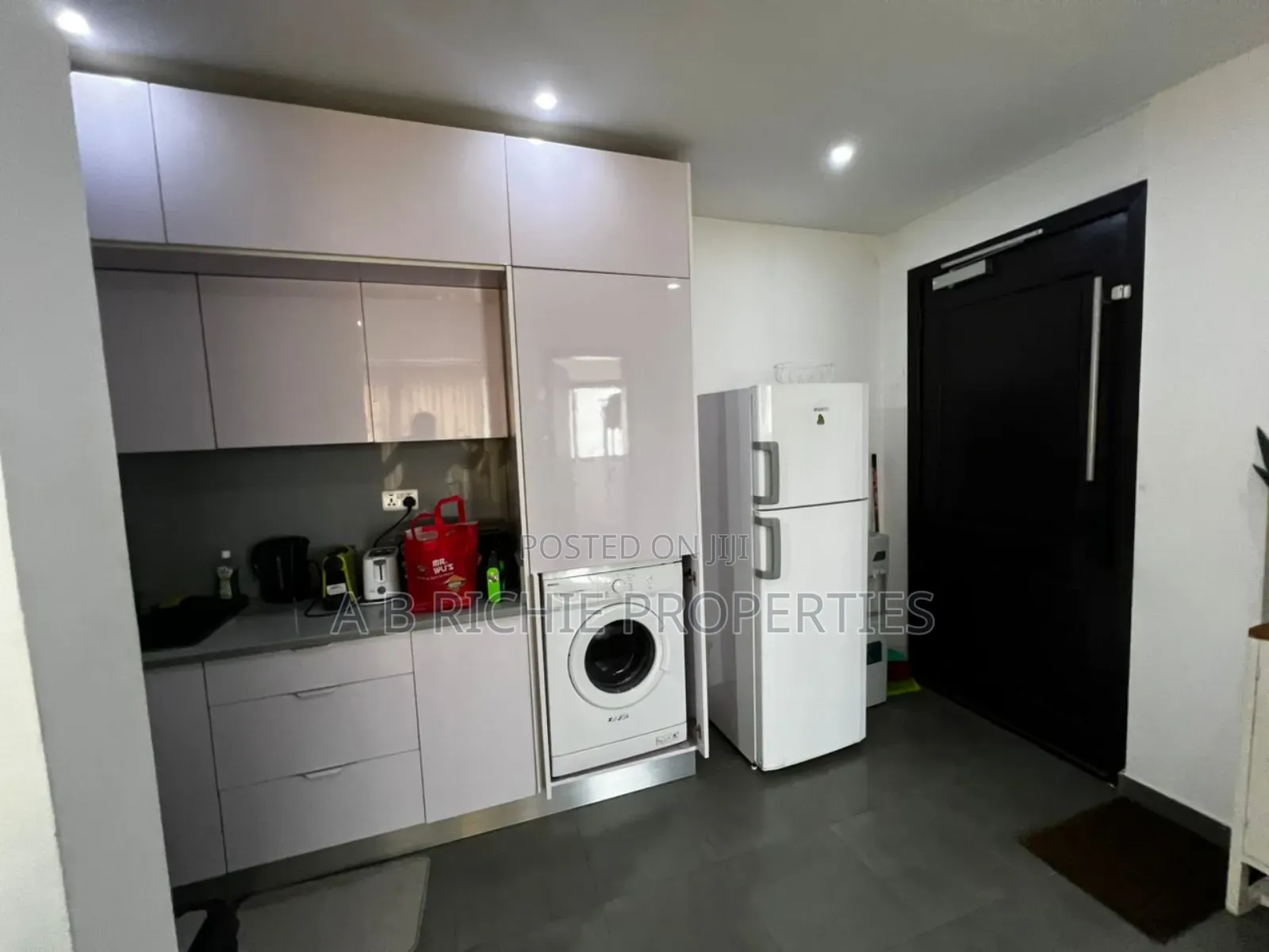 Furnished 1bdrm Apartment in Ab Richie Properties, Osu Ako-Adjei