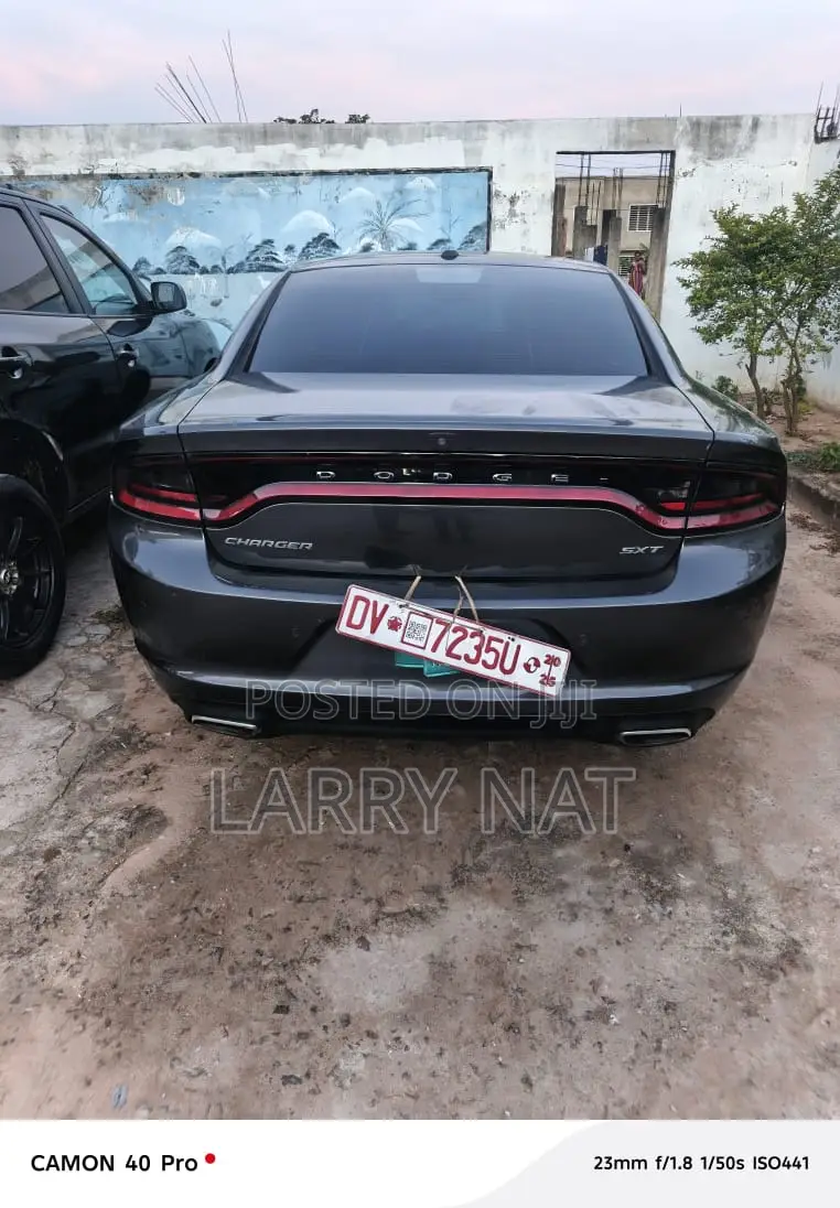 Dodge Charger SXT 4dr Sedan (3.6L 6cyl 8A) 2015 Matt Black