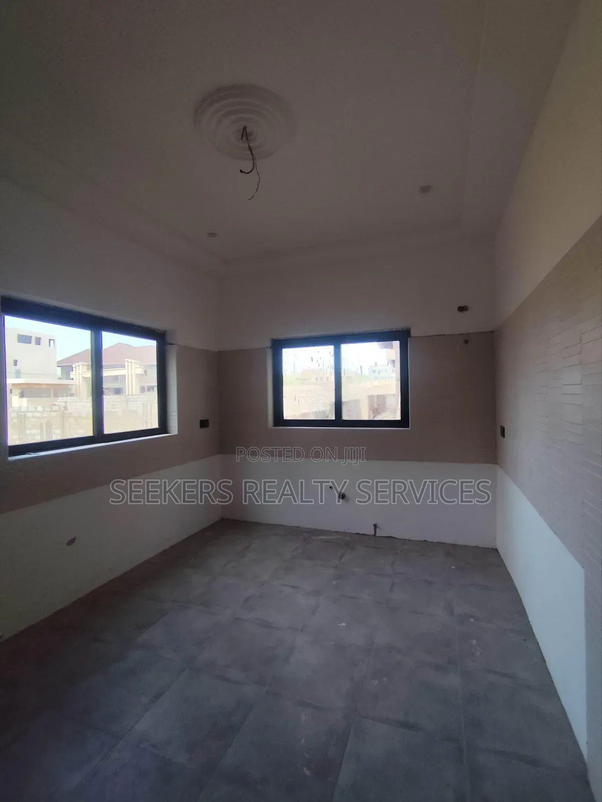 3bdrm Townhouse/Terrace In Seekers Realty, Accra Metropolitan For Sale