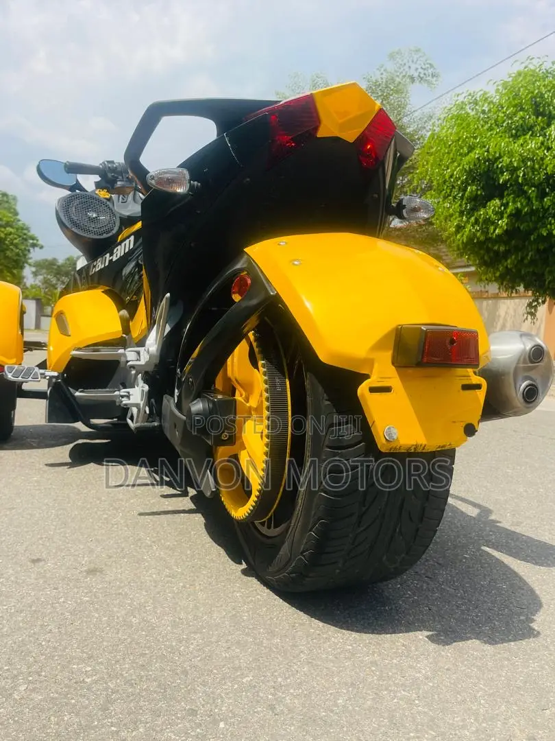 Can-Am Spyder 2019 Yellow