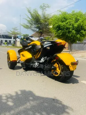 Can-Am Spyder 2019 Yellow